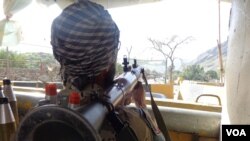 مرزبانان افغان و پاکستانی هنوز هم در تورخم دست به ماشه اند.