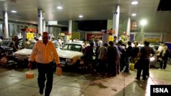 شکل گیری صف های طولانی در پمپ بنزین های ایران