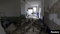 Hôpital bombardé dans le village de Deir al-Sharqi dans la province d'Idlib, en Syrie, le 27 avril 2017.