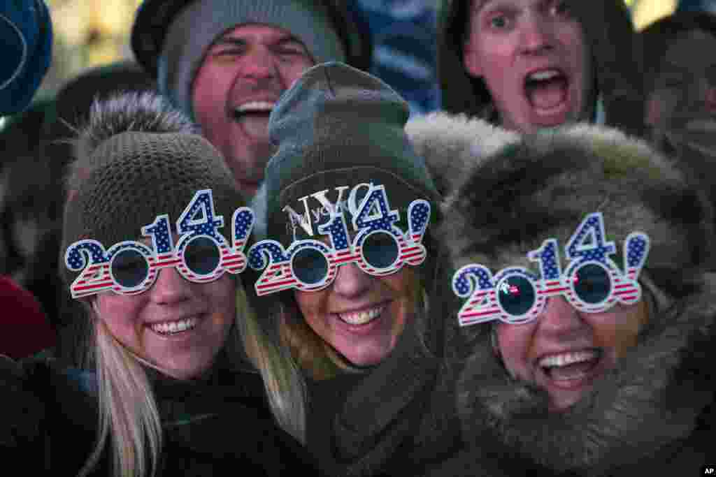 Revelers pose for a photograph as they wait for midnight during the New Year&#39;s Eve celebrations in Times Square in New York, Dec. 31, 2013. 