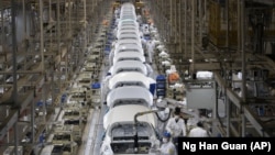 资料照：中国湖北武汉的东风本田汽车有限公司工厂的汽车装配线