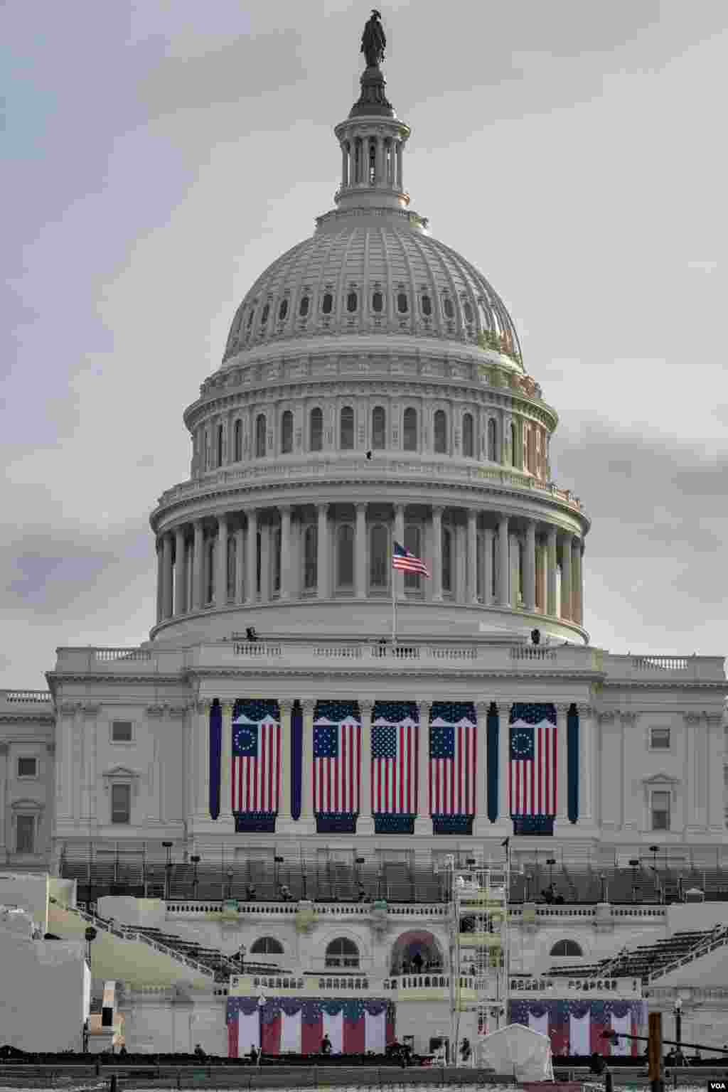 کنگره آمریکا در ۲۴ ساعت پیش از اجرای مراسم تحلیف چهل و پنجمین رئیس جمهوری آمریکا