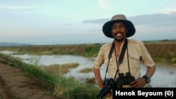 ተጓዡ ጋዜጠኛ ሄኖክ ስዩም