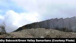 نمایی از مرز مشترک بین ایالت آریزونای آمریکا و مکزیک 