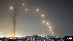 Makombora yakirushwa kuelekea Israel kutoka Gaza
May 11, 2021. (Photo by MAHMUD HAMS / AFP)