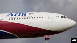 Un avion de la compagnie Arik Air à Lagos au Nigeria, le 20 septembre 2012. (AP/ Sunday Alamba)