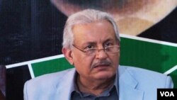 Raza Rabbani, kandidat presiden dari Partai Rakyat Pakistan, mengumumkan rencana pemboikotan pemilihan Presiden, Jumat, 26 Juli 2013 (Foto: dok).