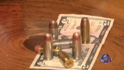 走进美国：美餐馆女侍者配枪 子弹抵小费