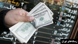 ارزش ریال در سه ماه ایر کاهش شدیدی داشته و هر دلار آمریکا از ۳۱ هزار تومان به ۴۲ هزارتومان رسید. 
