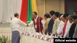 NCAပါ နိုင်ငံရေးဆွေးနွေးမှုဆိုင်ရာ မူဘောင် သဘောတူညီချက်အား နိုင်ငံတော်သမ္မတထံ ဒီကနေ့ ပေးအပ် (Photo- Myanmar President office)