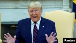 Le président américain, Donald Trump, dans le bureau ovale de la Maison Blanche à Washington, États-Unis, le 2 octobre 2019.