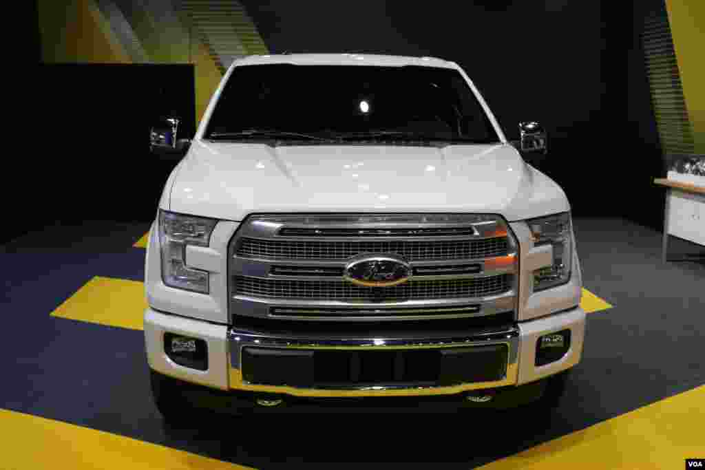 2015 福特 F-150 皮卡车头