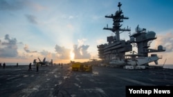 싱가포르 인근 남중국해에서 기동하다 호주로 가던 항로를 바꿔 한반도 주변 해역으로 향하고 있는 미 해군 핵추진 항공모함 칼빈슨호.