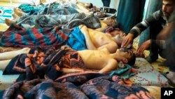 قربانیان یک حمله شیمیایی در خان‌شیخون واقع در شمال ادلب، سوریه. ۱۵ فروردین ۱۳۹۶