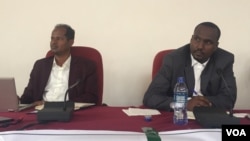 ከንቲባ መሃዲ ጊሬ (በቀኝ) እና ምክትል ከንቲባ ከዲር ጁሃር (በግራ)