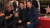 Adam Levine didampingi Blake Shelton (kanan) dan rocker Sammy Hagar (kiri) menerima bintang Hollywood Walk of Fame (10/2). (VOA/Vina Mubtadi)