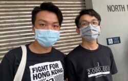 香港民阵召集人岑子杰（左）及副召集人陈皓桓批评警方没诚意讨论7-1游行安排，如果游行申请被反对，将提出上诉。 (美国之音/汤惠芸)