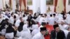 Suasana berbuka bersama Presiden Joko Widodo dengan anak yatim dalam Peringatan Nuzulul Quran di Istana Negara Jakarta Senin 12 Juni 2017 (foto: Biro Pers Kepresidenan) 