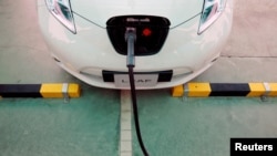 FILE - An electric car is seen while being charged during the opening of a PTT Pcl energy firm's commercial EV (Electric Vehicle) charging station, in Bangkok, Thailand August 15, 2016. (REUTERS/Jorge Silva/File Photo)