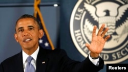 2013年10月7日奥巴马总统在华盛顿对美国联邦紧急事务管理署的工作人员发表谈话。
