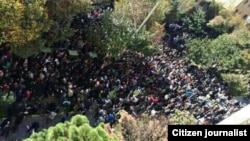 یکی از تجمعات مردمی در اعتراض به اسیدپاشی های اخیر در اصفهان