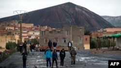 Des Marocains protestent contre le gouvernement dans la ville de Jerada, le 16 mars 2018.