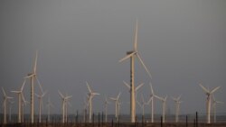 资料照片：位于中国甘肃玉门的一家风能发电站。（2020年9月29日）