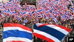 23일 태국 방콕에서 잉락 총리의 퇴진을 요구하는 대규모 반정부 시위가 다시 열렸다.