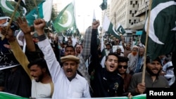Supporters of Pervez Musharraf chant slogans, after a Pakistani court sentenced the former military ruler to death on charges of high treason and subverting the constitution, during a protest in Karachi, Pakistan, December 18, 2019. REUTERS/Akhtar…