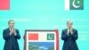 Perdana Menteri Pakistan Shehbaz Sharif (kanan) dan Perdana Menteri China Li Qiang meresmikan Bandara Internasional Gwadar yang terletak di provinsi Balochistan, Pakistan, pada 14 Oktober 2024. (Foto: PTV)