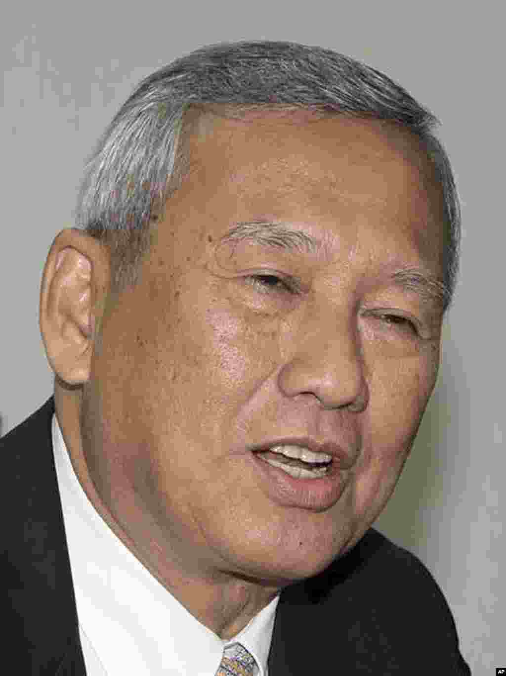 Wakil Perdana Menteri Thailand Niwattumrong Boonsongpaisan, 66, yang ditunjuk menggantikan Yingluck sebagai penjabat pemerintahan (7/5).