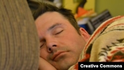 A new study finds insufficient sleep could make people more at risk of catching cold.