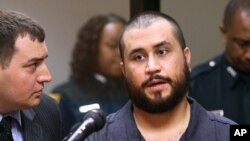 지난 2012년 2월 미국 남부 플로리다 주에서 동네 순찰을 돌던 자경방범대장 조지 짐머만이 17살난 흑인 소년 트레이번 마틴을 총으로 쏴 숨지게 한 사건이 발생했다. 2013년 법정에 출두해 증언하고 있는 조지 짐머만. (자료사진)