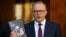 澳大利亚总理安东尼·阿尔巴尼斯（Anthony Albanese）2023年4月24日亲自公布国防战略检讨公开版本。（路透社）