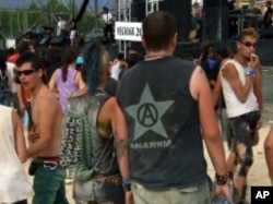 This photo was taken in Murcia, Spain, not Washington. But it depicts the kind of idlers that make local merchants nervous around the world.