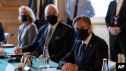 美国国务院布林肯在巴黎与法国外长勒德里昂举行会谈（2021年10月5日）