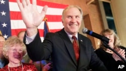 提出《台湾旅行法》法案的众议员夏伯特