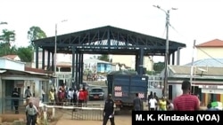 FILE - Border check point between Cameroon and Equatorial Guinea at Kye-Ossi, June 5, 2018 (Moki Edwin Kindzeka/VOA)