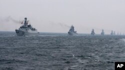 중국 해군 군함들이 항해하고 있다. (자료사진)