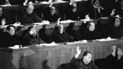 百岁中共何以忌惮赵紫阳而不怵毛夫人？