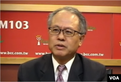 健行科技大学企管系教授颜建发（美国之音视频截屏）