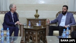 联合国叙利亚问题特使盖尔·佩德森（Geir Pederson）在大马士革会见叙利亚反政府武装领导人艾哈迈德·沙拉（Ahmad al-Sharaa）。（2024年12月16日）