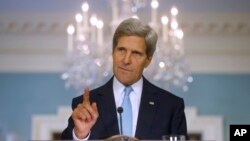 존 케리 미국 국무장관이 30일 워싱턴의 국무부에서 시리아 사태에 대한 미국 정부의 입장을 밝히고 있다.