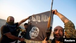 تعدادی از پیکارجویان گروه افراطی موسوم به «دولت اسلامی» 