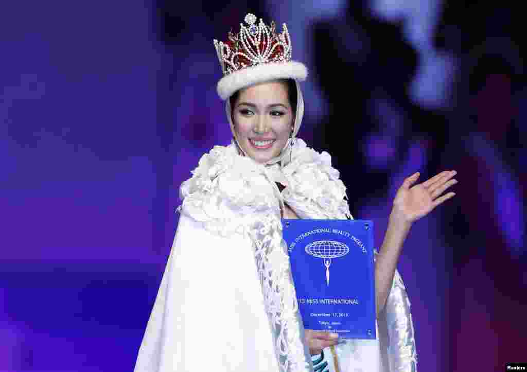 Bea Rose Santiago dari Filipina berhasil memenangkan Miss International Beauty Pageant 2013 di Tokyo, Jepang.