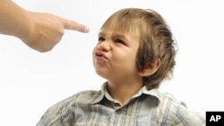 روان شناسان به این باور اند که باید در برخورد با کودکان نهایت حوصله مندی و درایت را به کار بست.