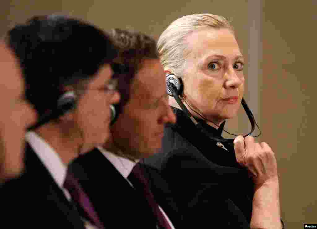 Clinton is pictured in the U.S. delegation as President Barack Obama meets with Mexico&#39;s President Felipe Calderon in Los Cabos June 18, 2012, to attend the G20 leaders summit.