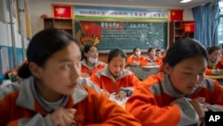 资料照片：西藏一个学校的学生正在上汉语课。