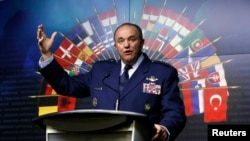 필립 브리드러브 NATO군 사령관이 5월 6일 캐나다에서 연설하고 있다 (자료사진)