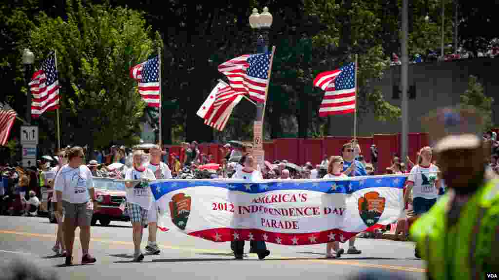 The annual Independence Day Parade in downtown Washington D.C. (Alison Klein/VOA)